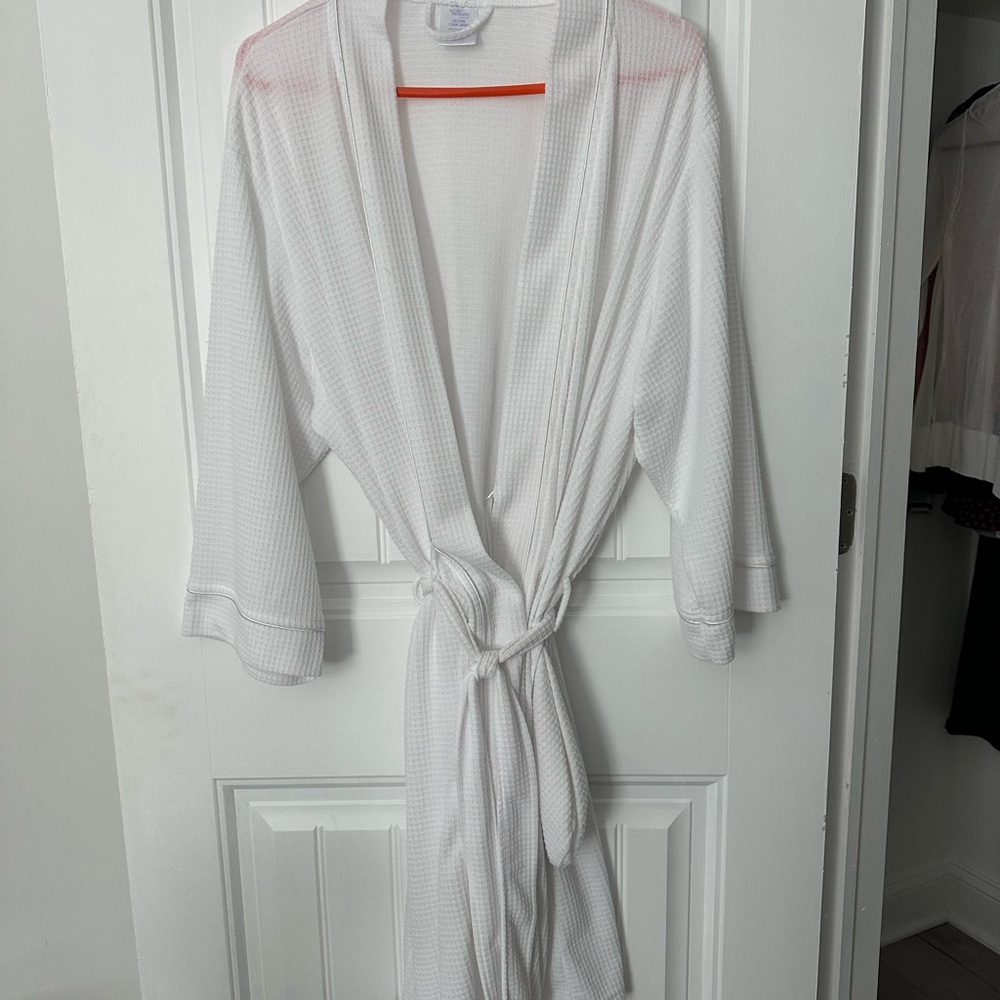 Secret Treasures White Textured Robe